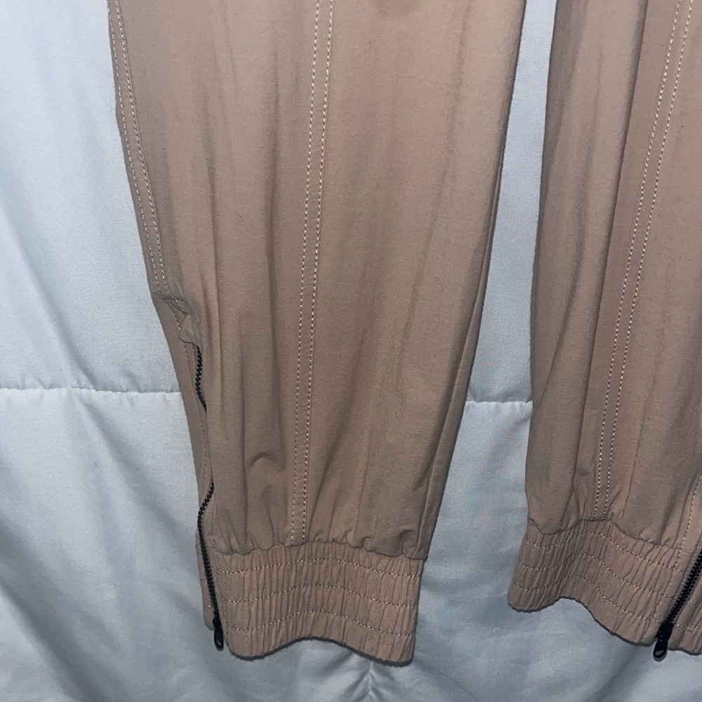 Calia by Carrie Underwood Nyluxe Joggers Pale Pink Size Small Zip Ankle - Picture 4 of 15